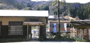 伊勢竹原駅と名松線.jpg